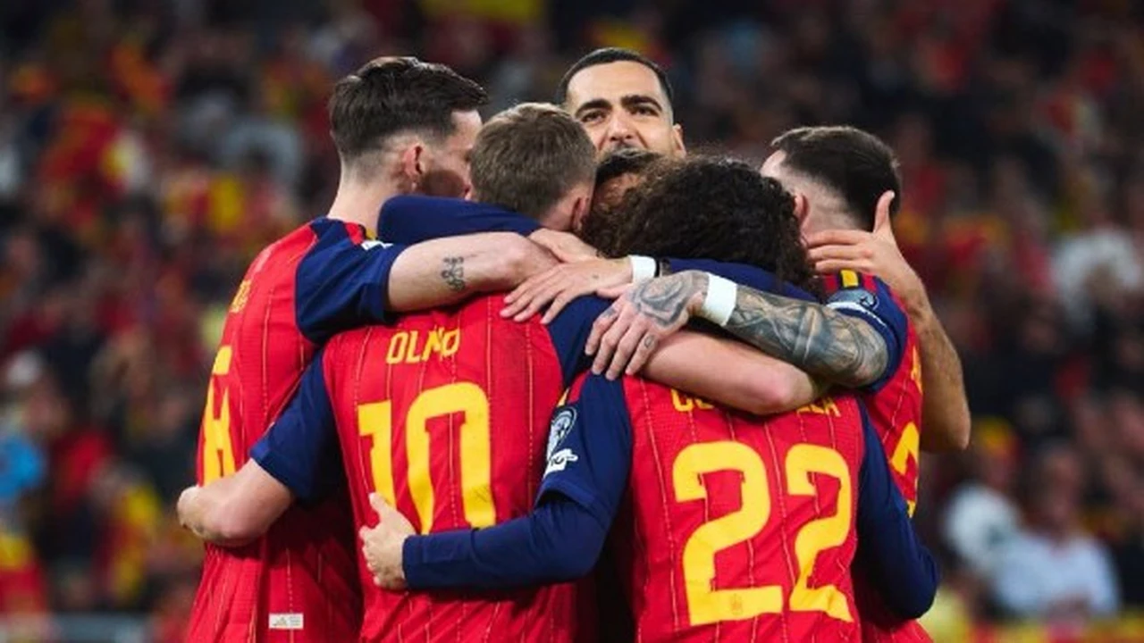 اهتمام الصحف الإسبانية بلقاء مصر: اختبار نهائي لمنتخب “لا روخا” قبل المونديال